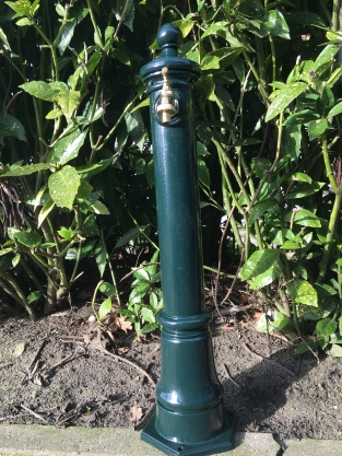 1 kraan als een staande fontein, aluminium groen incl. messing kraan, Laatste!